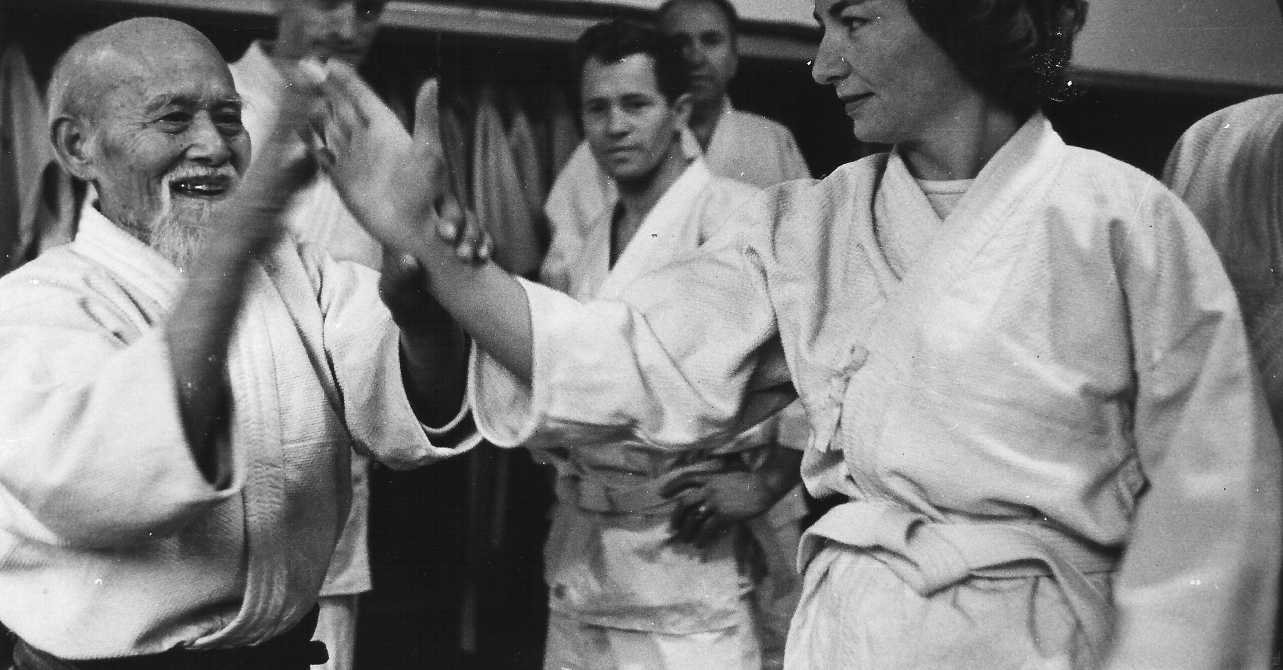 Archives Aïkido Club des Rousses
O'Sensei Moriheï Ueshiba et Jean-Jacques Arbez
Hakikai Hombu Dojo - 20.12.1962